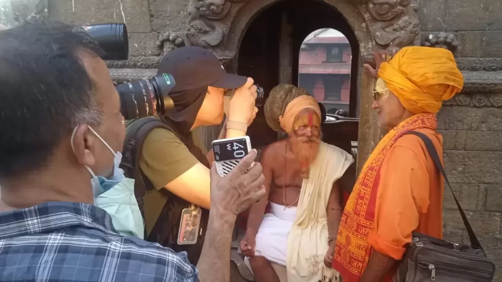 Nepal Photography Tour - Guests in Pashupatinath for iconic photo of Sadhus